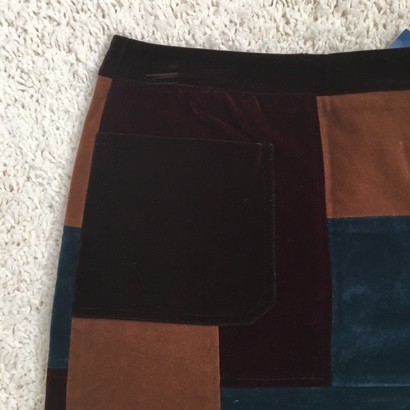 • Blu Spero Velvet mini Skirt • - Picture 4 of 6